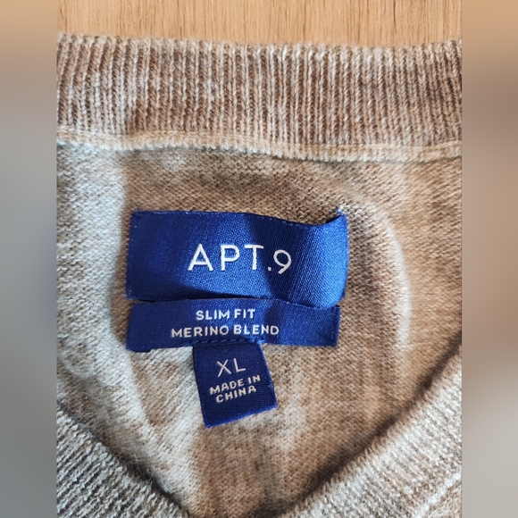 Men's Merino Wool Blend V Neck Sweater - Picture 2 of 4